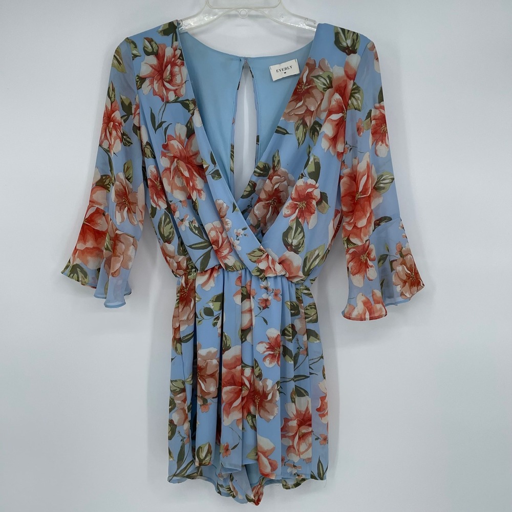 Everly Blue Floral Print Bell Sleeve Keyhole‎ Romper Women's Size S